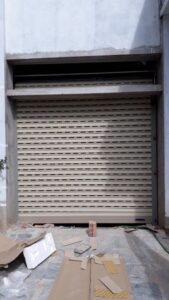 cửa cuốn khe thoáng ở Huế