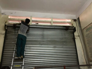 cửa cuốn tấm liền ở Huế